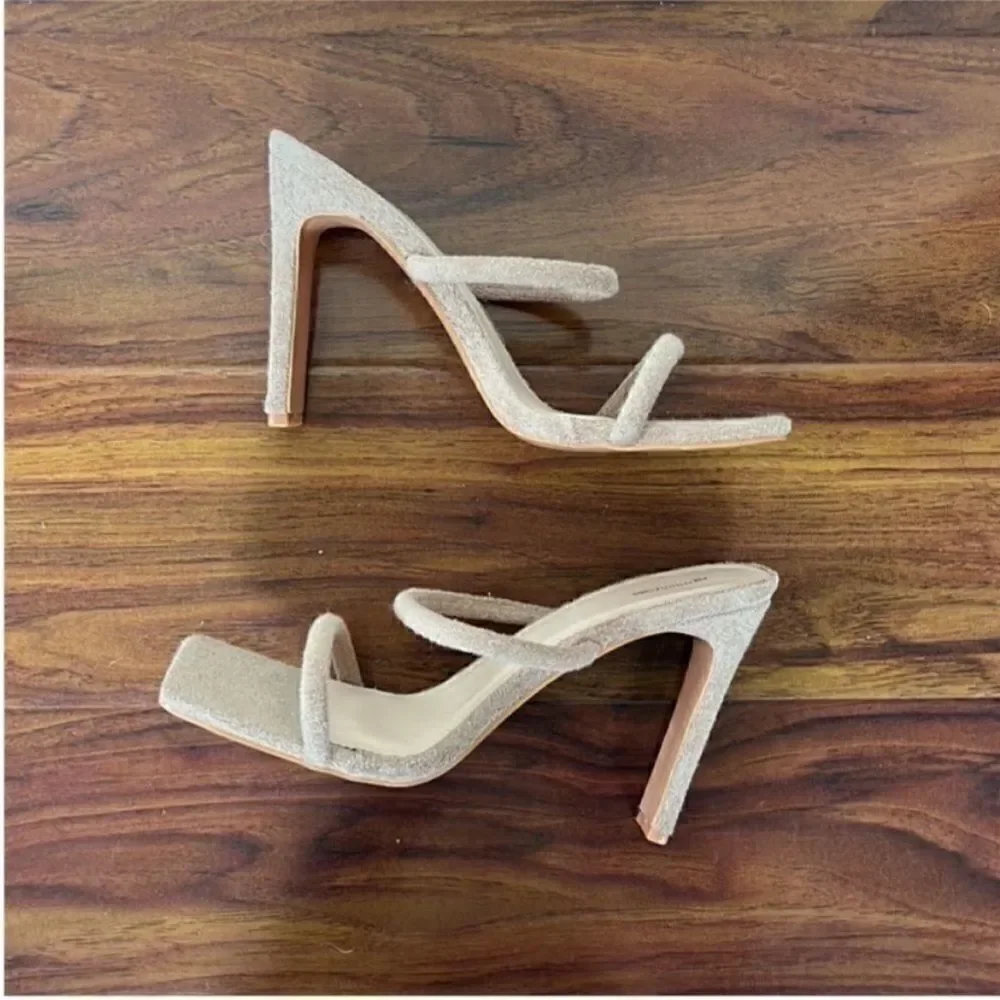 NWOT Pretty Little Thing Slide Square Toe Strappy Heels